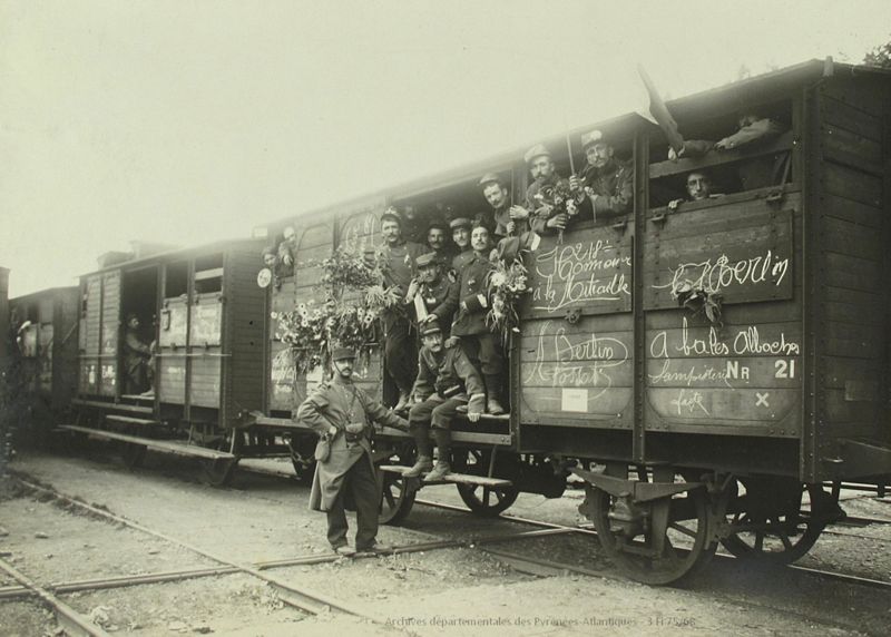 Départ du 18e RI en gare de Pau, 7 août 1914 (3 Fi 75/68)